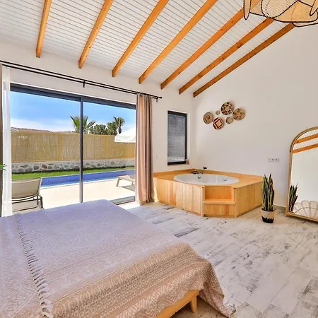 ゴールデン ライトハウス パタラ