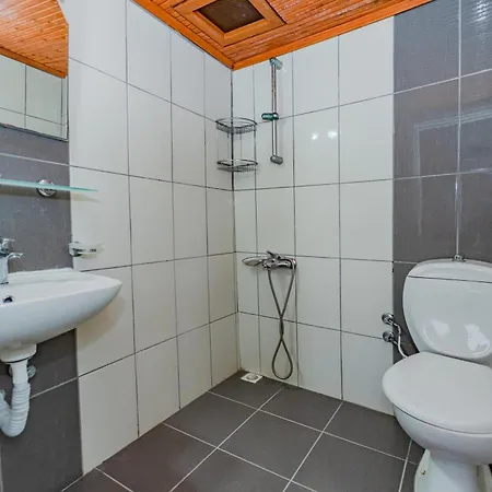 ゴールデン ライトハウス パタラ