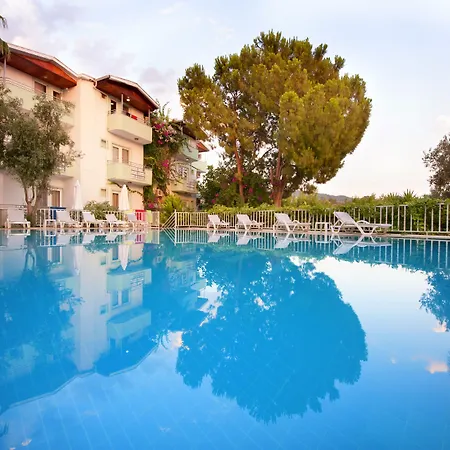 ゴールデン ライトハウス ホテル