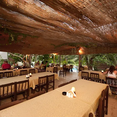 ホテル ゴールデン ライトハウス