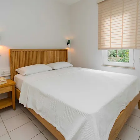 Golden Lighthouse Hotel